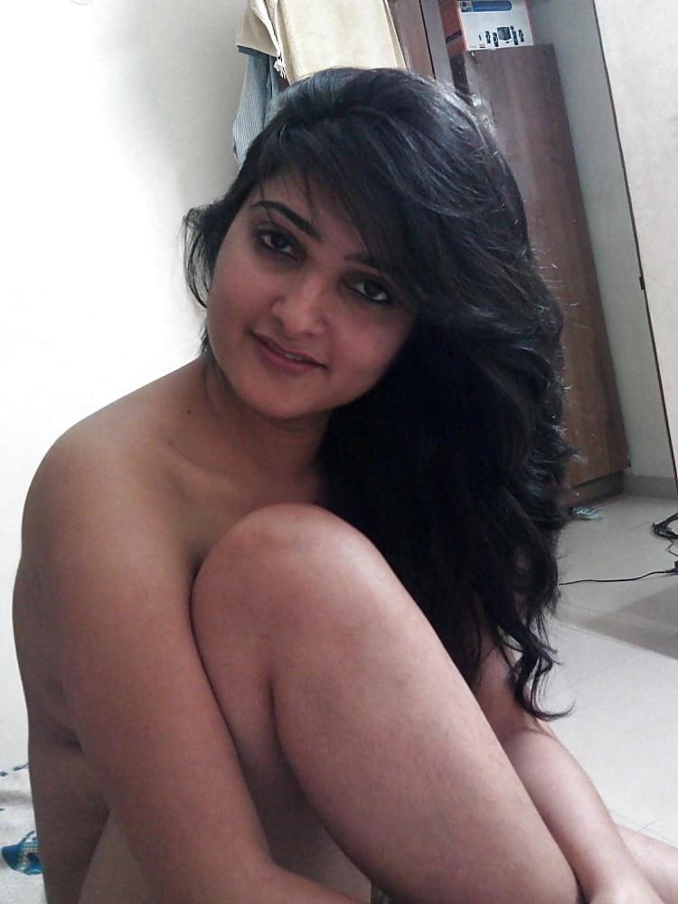 18P Desi Girl Sakshi expose