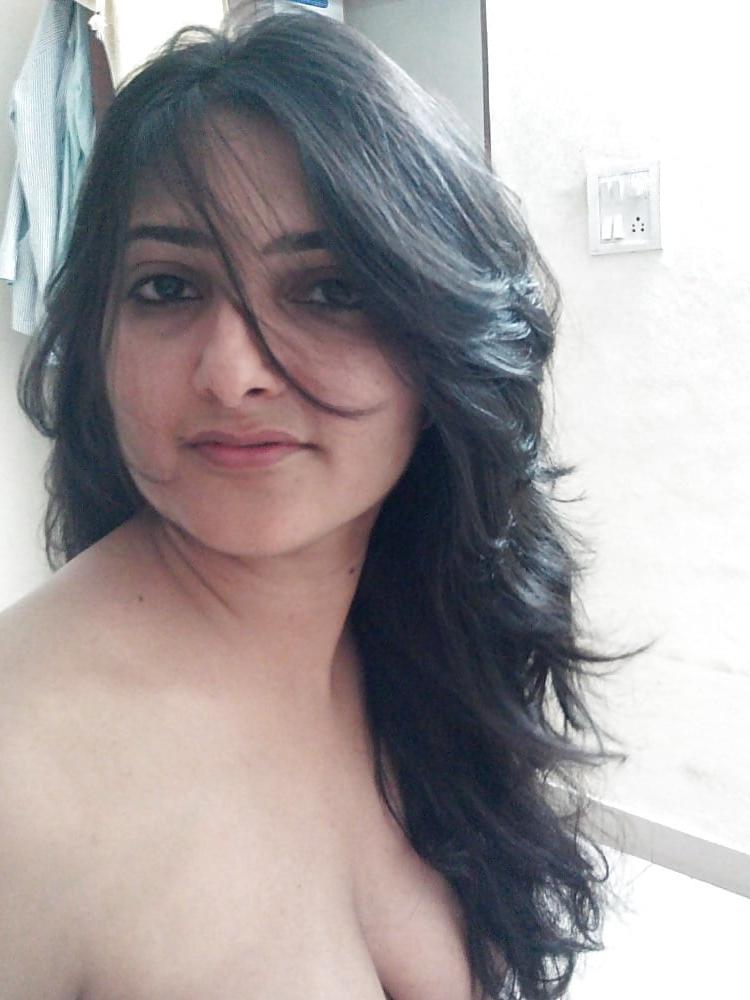 18P Desi Girl Sakshi expose
