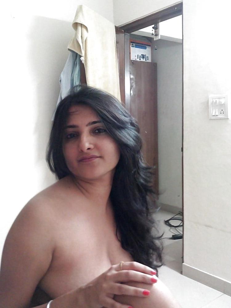 18P Desi Girl Sakshi expose