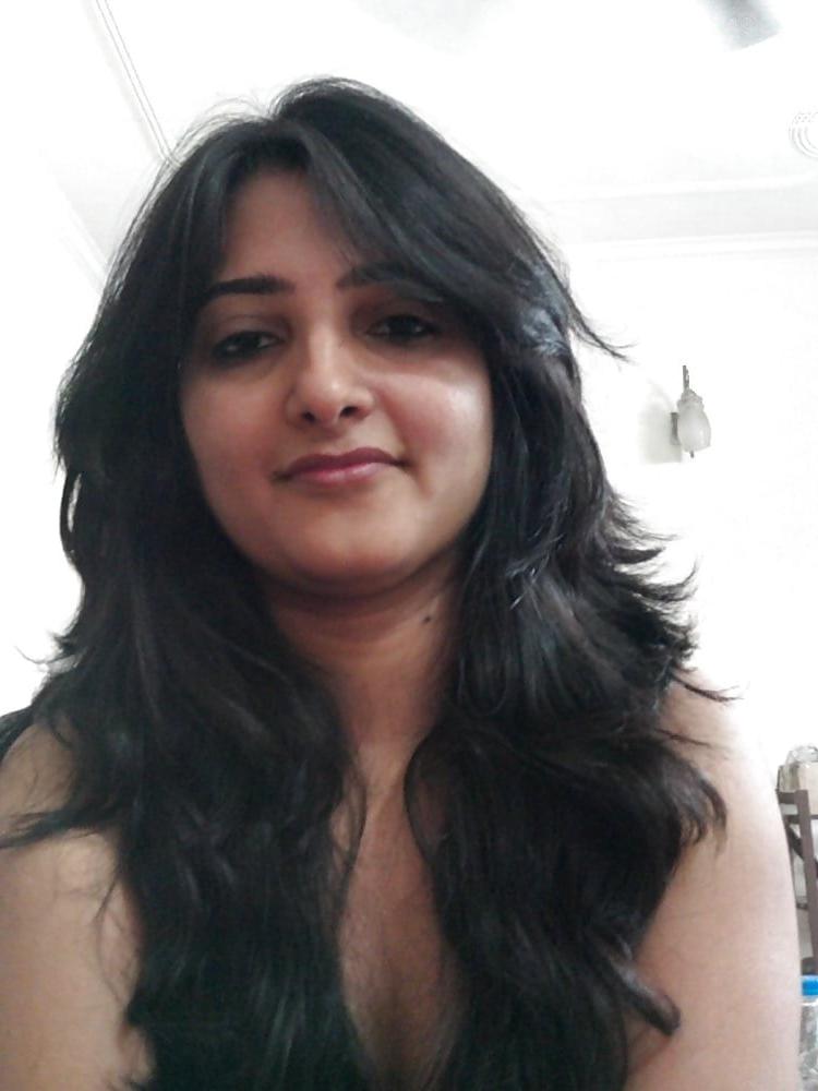 18P Desi Girl Sakshi expose