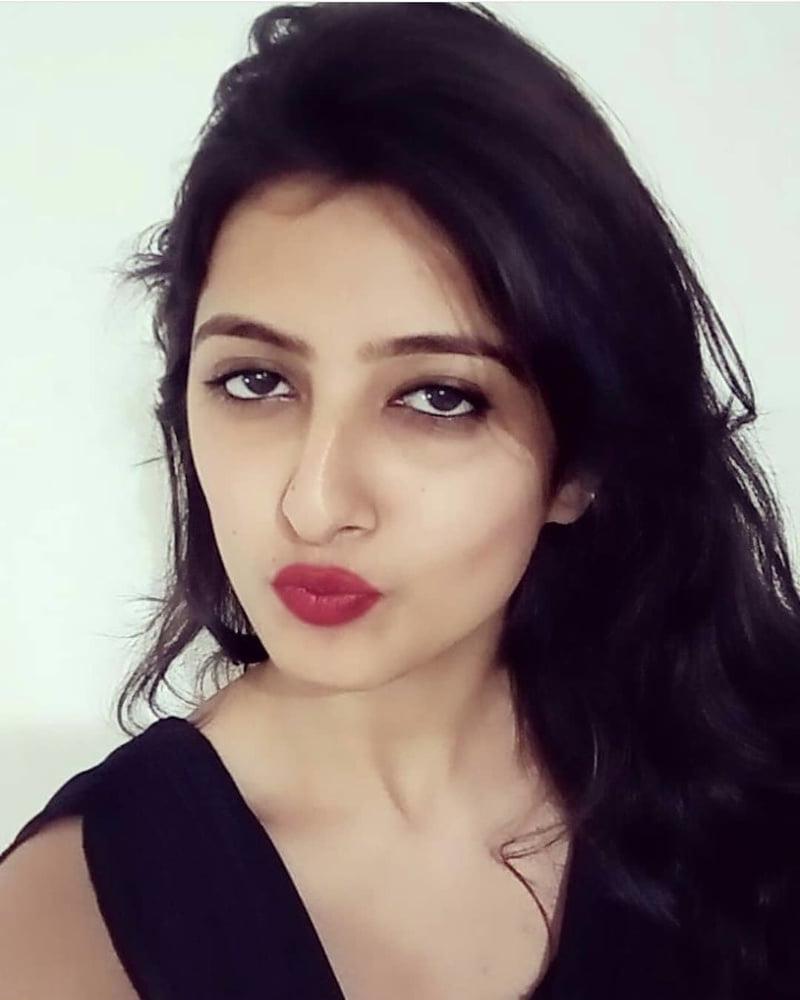 18P Desi Girl Sakshi expose