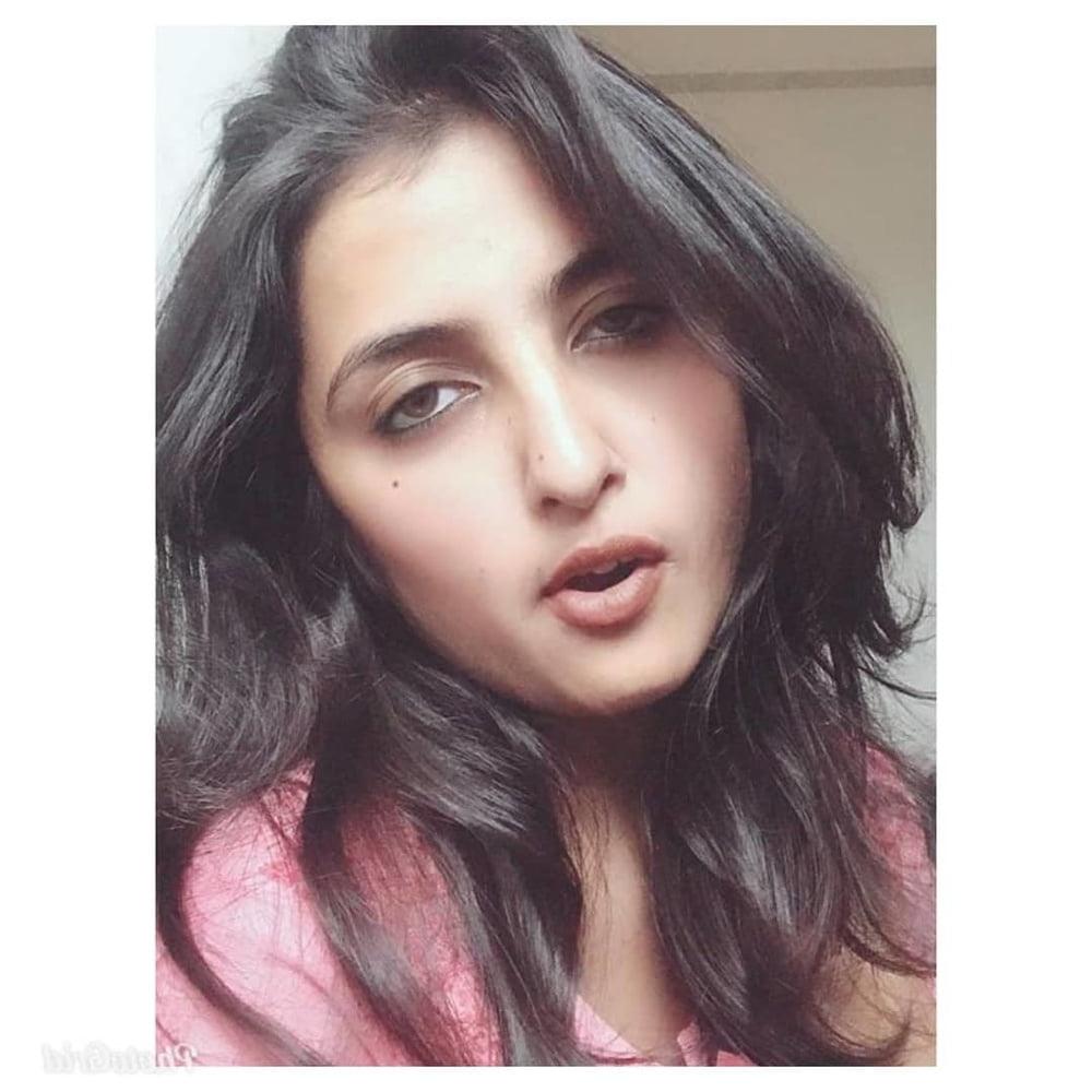 18P Desi Girl Sakshi expose