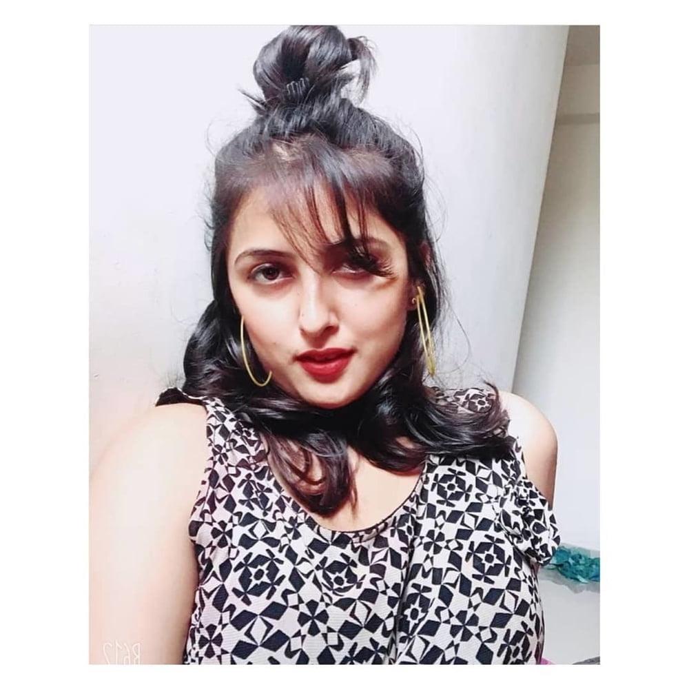 18P Desi Girl Sakshi expose