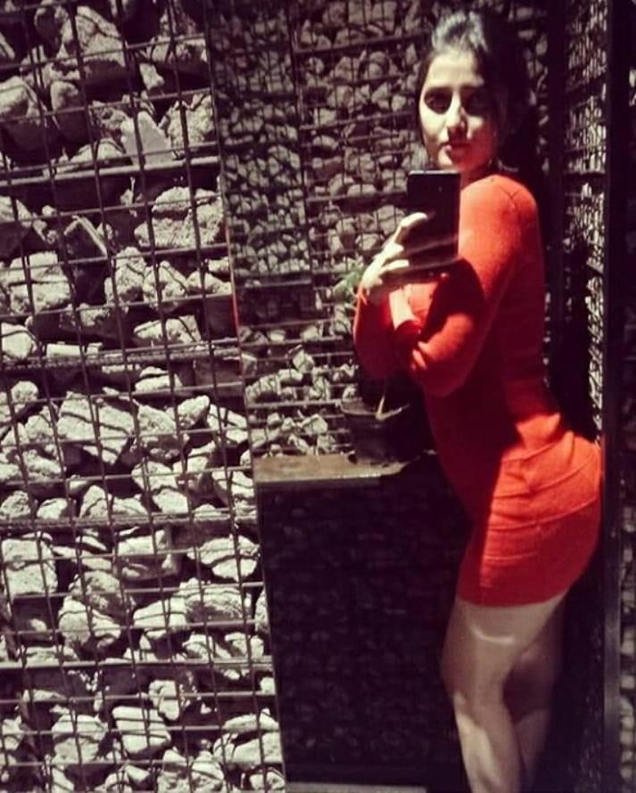 18P Desi Girl Sakshi expose