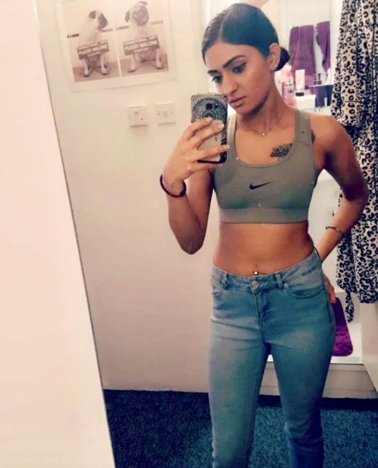 25P BRAMPTON INDIAN SLUT SHRUTI....TIGHT DESI GIRL