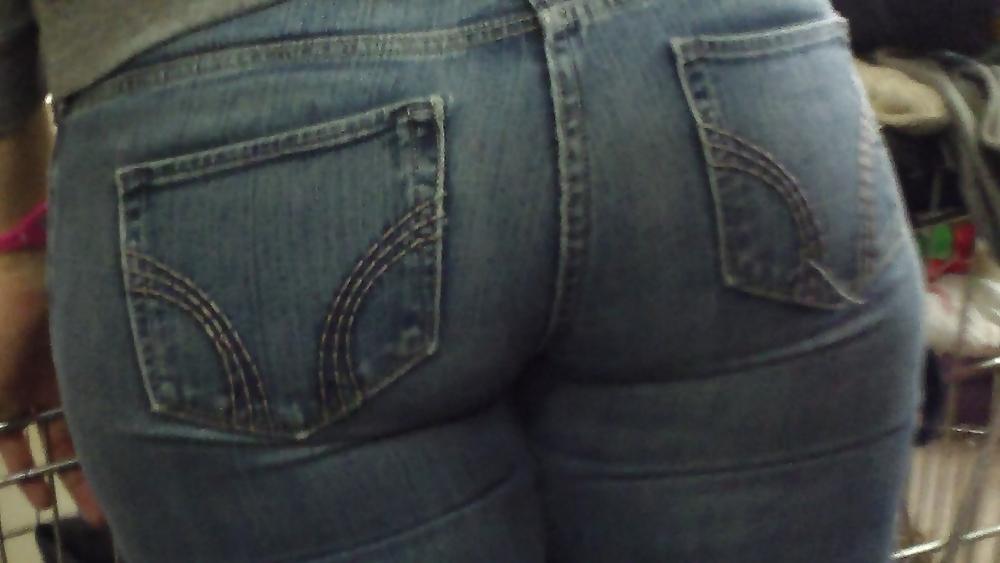 17P Sexy big teen butt & ass in bulging blue jeans