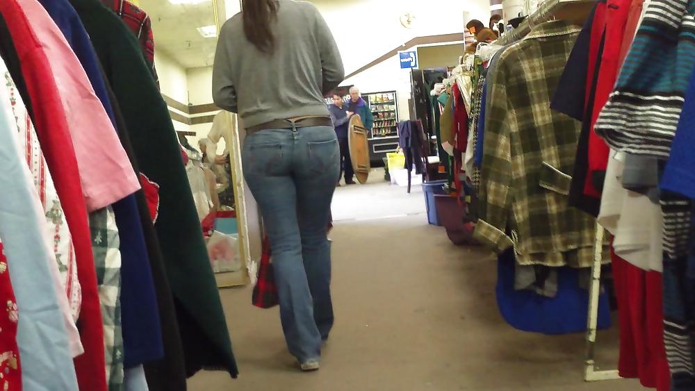 17P Sexy big teen butt & ass in bulging blue jeans