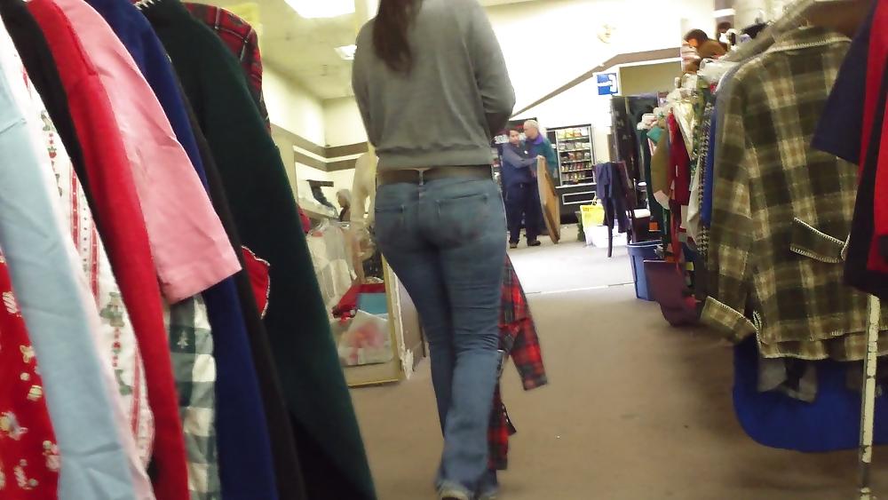 17P Sexy big teen butt & ass in bulging blue jeans