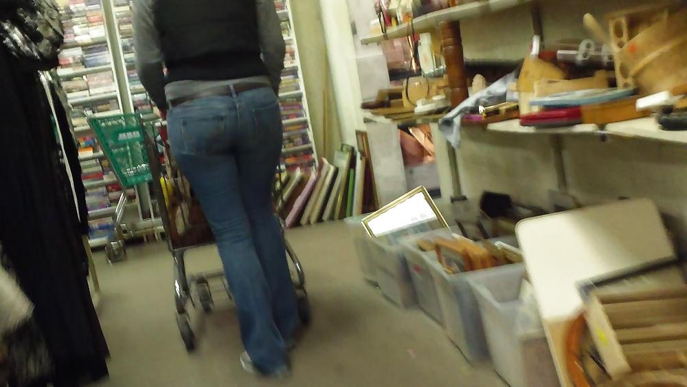 17P Sexy big teen butt & ass in bulging blue jeans