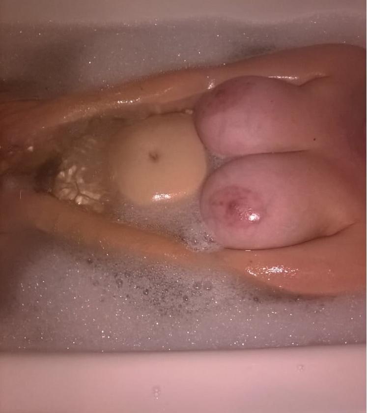 25P Busty amateur french slut wants your comments