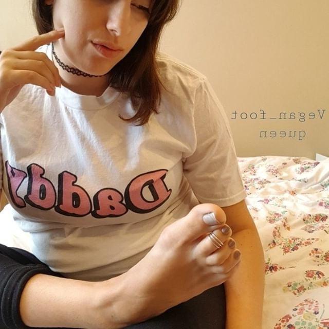 25P Sexy Foot Goddess 174