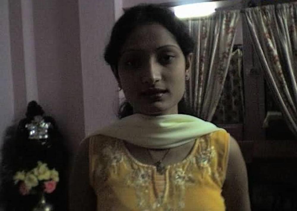 25P Desi Slim Sexy Girl