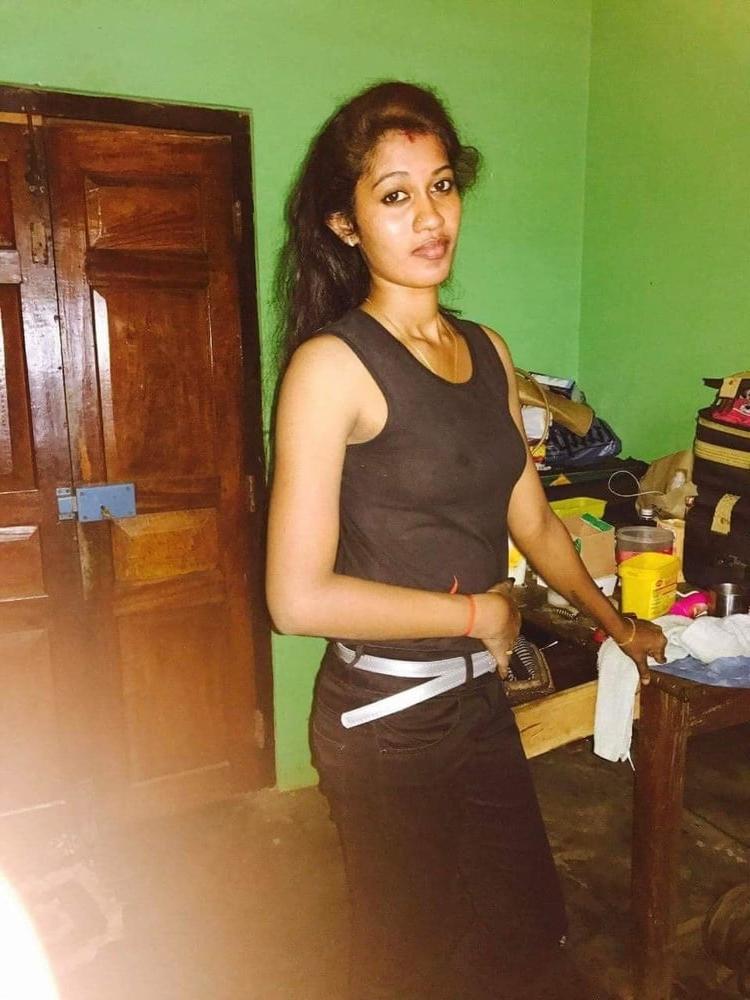 19P Tamil Village beauty