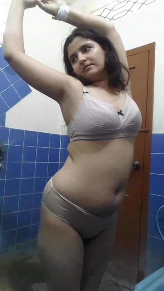 25P Desi Rasia hottest