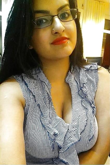 25P Desi Rasia hottest