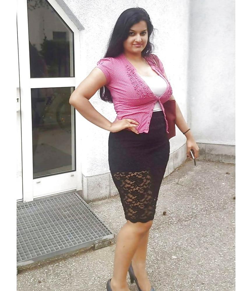 25P Desi Rasia hottest