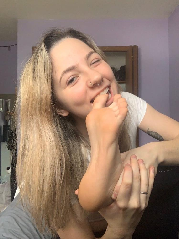 25P Self Foot Worship