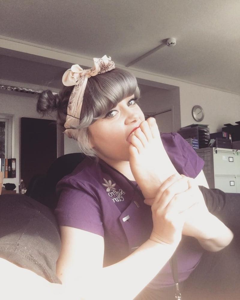 25P Self Foot Worship