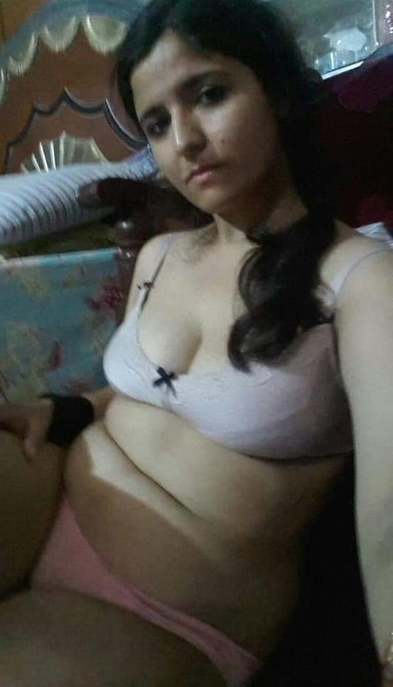 25P Desi muslim horny girl