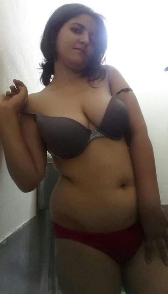 25P Desi muslim horny girl