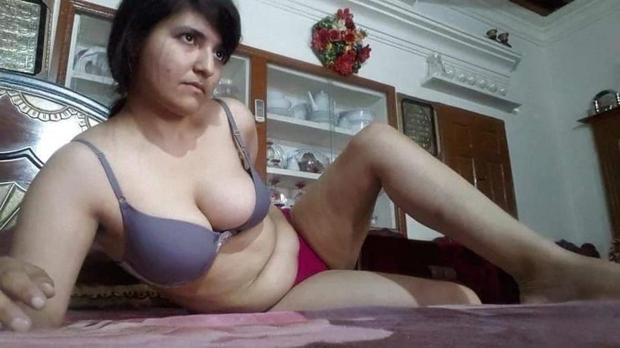 25P Desi muslim horny girl