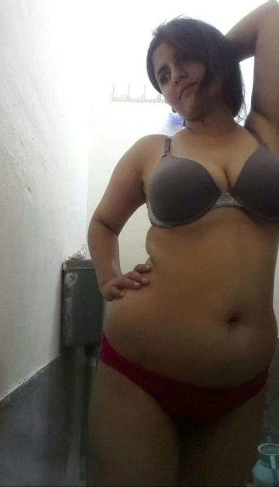 25P Desi muslim horny girl