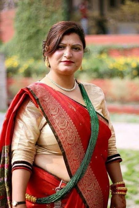 25P Desi Aunty navel show collections