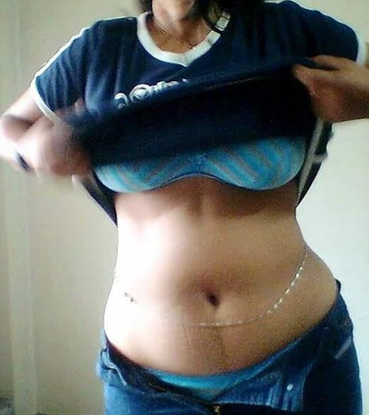 25P Desi Aunty navel show collections