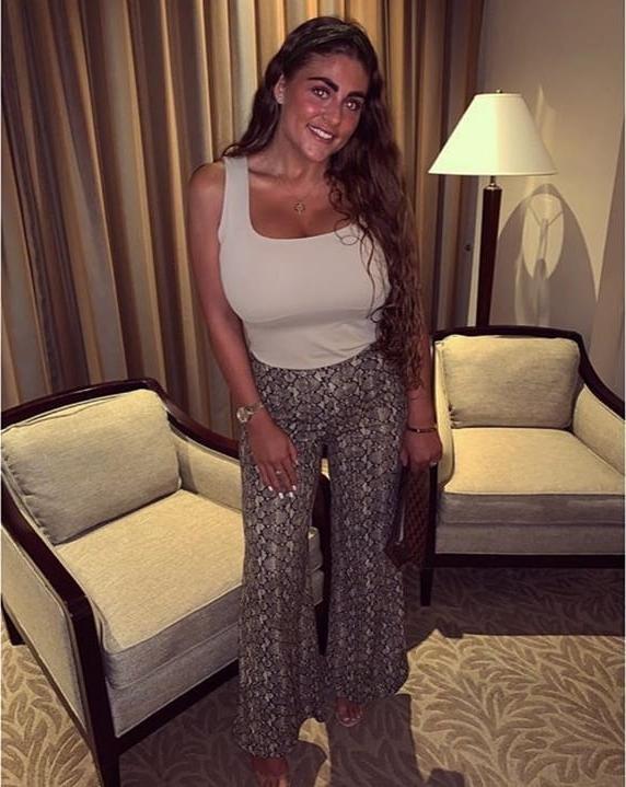 10P Busty Amateur 43