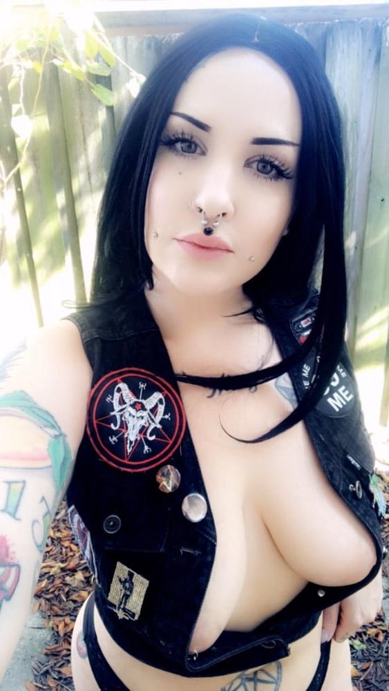 25P Busty Goth