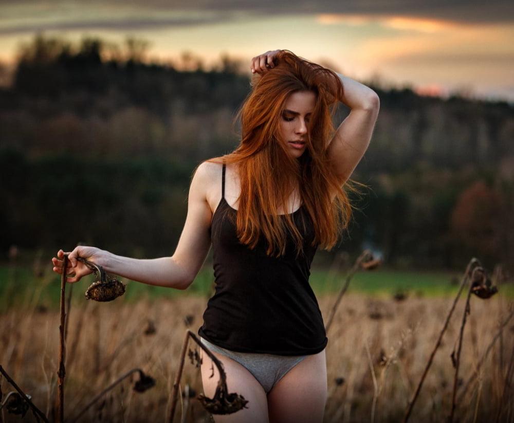 25P Sensual artistry of the Redhead