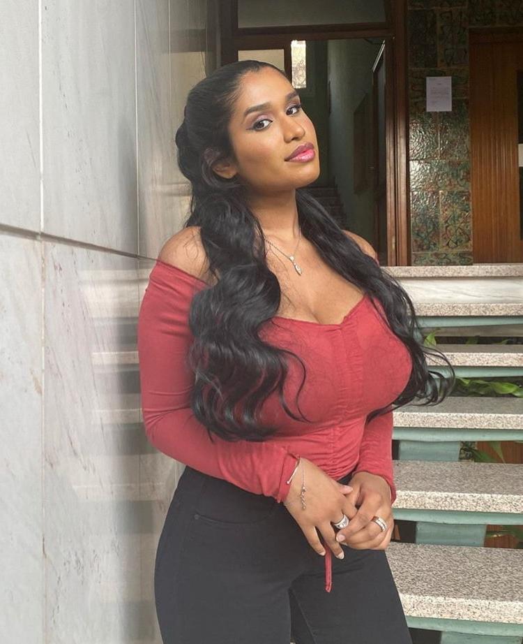 5P Busty Amateur 41