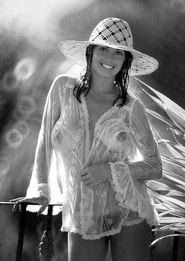 12P Sexy and sensual black and white photos