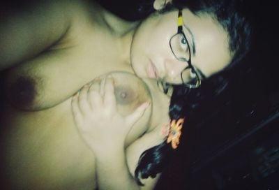 11P desi chasmish girl