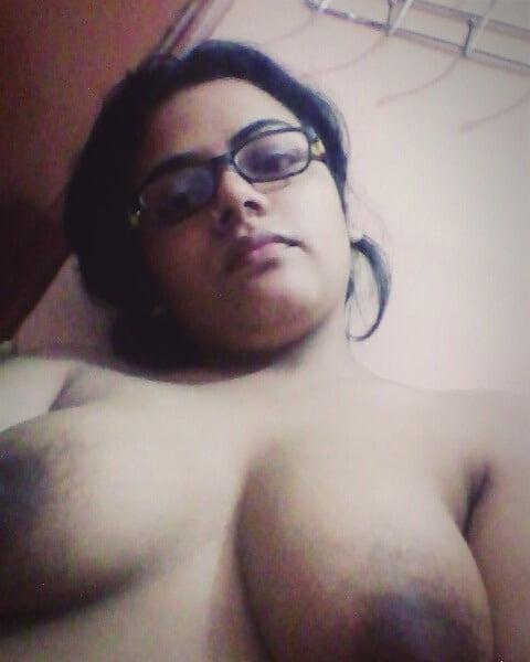 11P desi chasmish girl