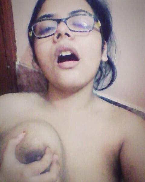11P desi chasmish girl