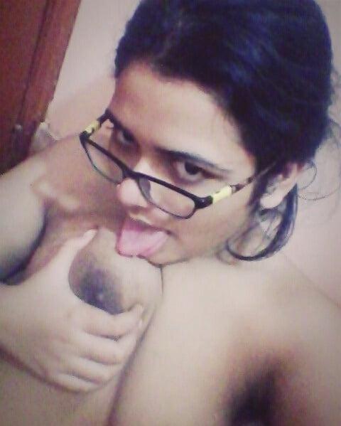 11P desi chasmish girl