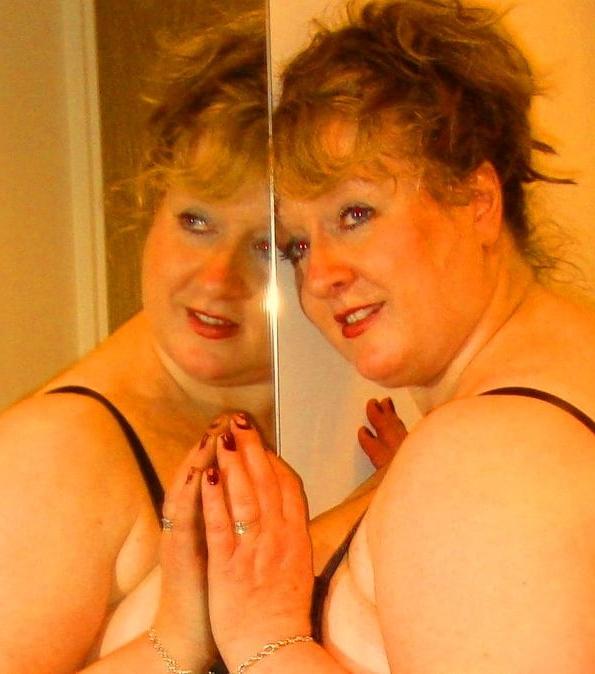 11P Busty Nixxx
