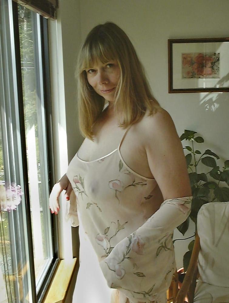 25P Gorgeous and Busty Mature Ladies 23