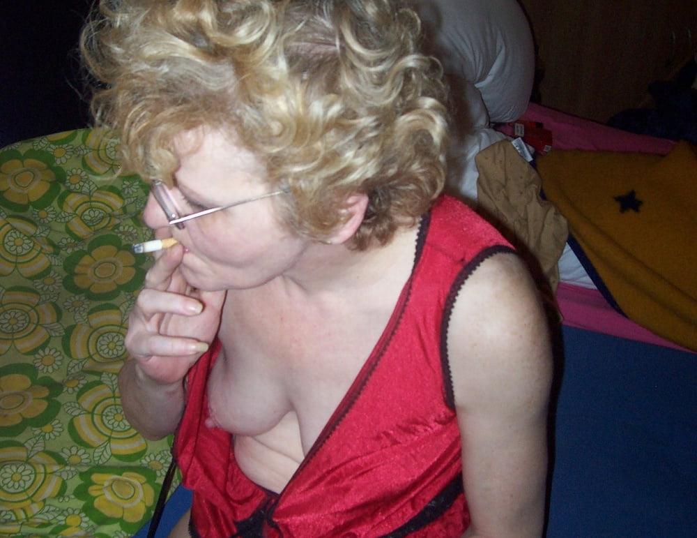 25P Downblouse &amp; Nipple Peeks 257