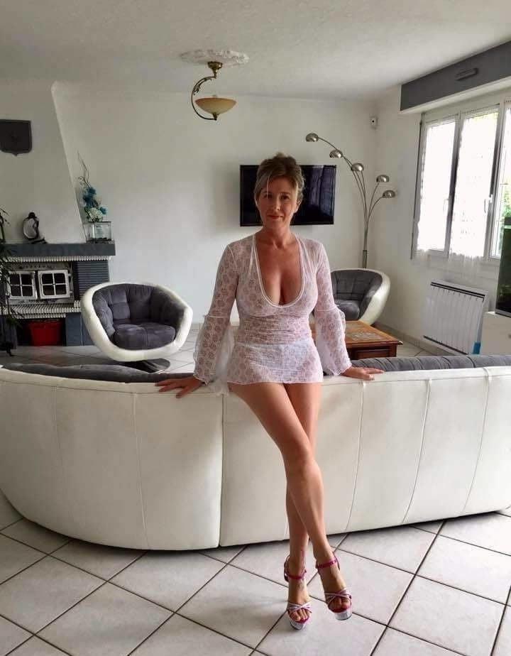 25P Gorgeous and Busty Mature Ladies 22