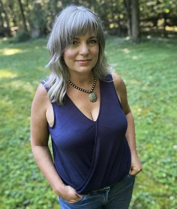 25P Gorgeous and Busty Mature Ladies 22
