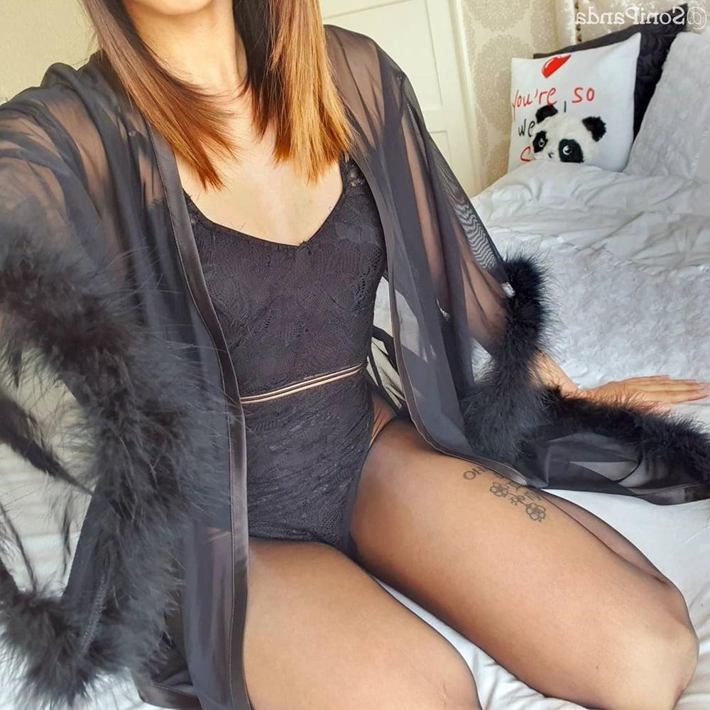 25P Sexy Indian Foot Goddess 152