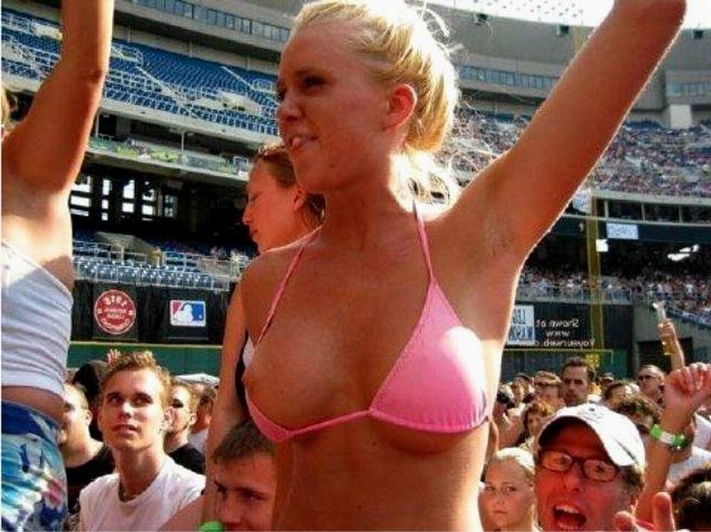 25P Downblouse &amp; Nipple Peeks 256