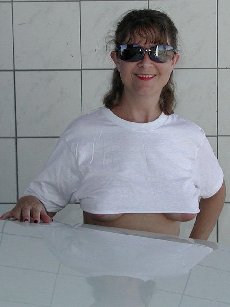 25P Downblouse &amp; Nipple Peeks 256