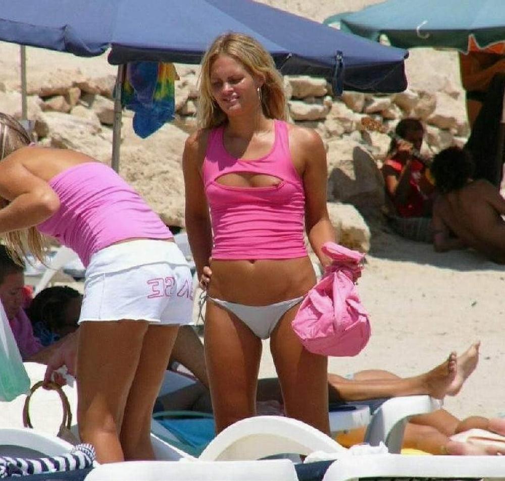 25P Downblouse &amp; Nipple Peeks 256