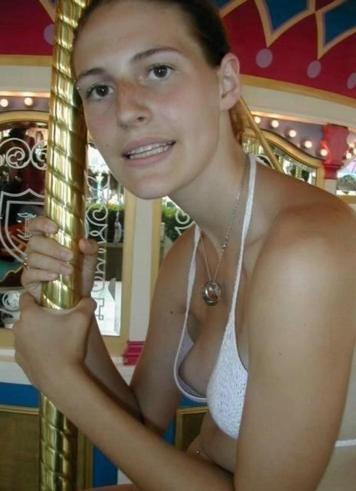 25P Downblouse &amp; Nipple Peeks 256
