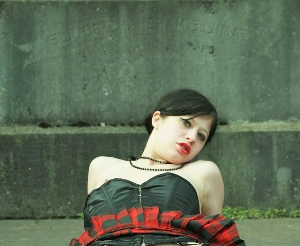 25P Downblouse &amp; Nipple Peeks 256