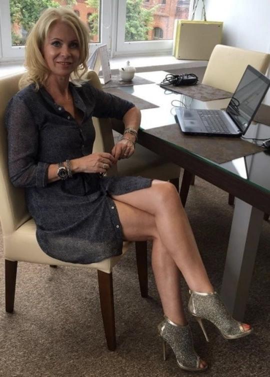 25P Super Sexy Milf 1