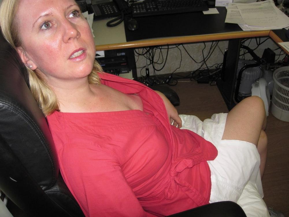 25P Downblouse &amp; Nipple Peeks 255
